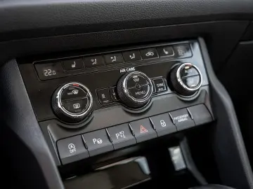 SKODA Kodiaq 2.0 TDI Style 4x4 7-Sitzer AHK Pano 360