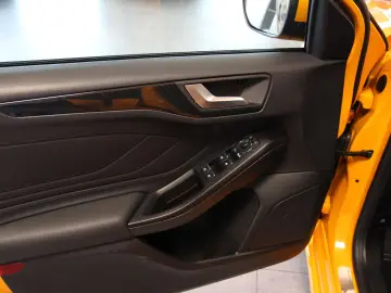 FORD Focus Lim. ST Performance-PAK  Styling-PAK