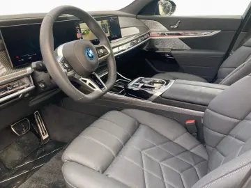 BMW i7 xDr60 MSP ExecLoun SkyLoun TV Massage Ventil