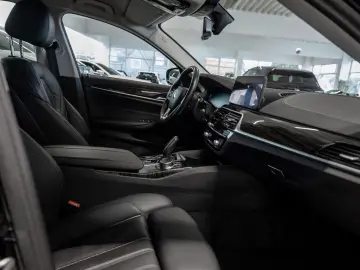 BMW 530e Touring Luxury Line AHK HUD LASER LED NAVI