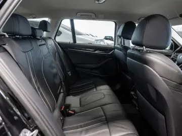 BMW 530e Touring Luxury Line AHK HUD LASER LED NAVI