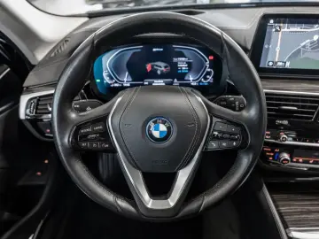 BMW 530e Touring Luxury Line AHK HUD LASER LED NAVI