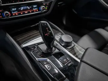 BMW 530e Touring Luxury Line AHK HUD LASER LED NAVI