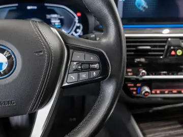 BMW 530e Touring Luxury Line AHK HUD LASER LED NAVI