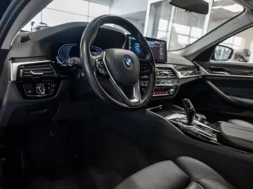 BMW 530e Touring Luxury Line AHK HUD LASER LED NAVI