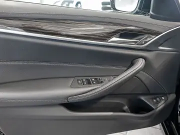 BMW 530e Touring Luxury Line AHK HUD LASER LED NAVI