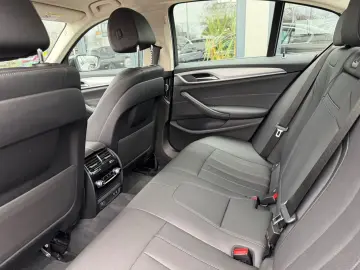 BMW 530e Lim.  Navi LED Leder