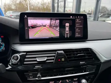 BMW 530e Lim.  Navi LED Leder