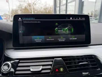 BMW 530e Lim.  Navi LED Leder