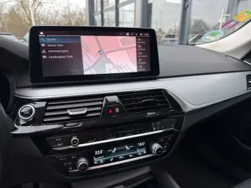 BMW 530e Lim.  Navi LED Leder