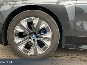 BMW IX XDR50 SoftClose VentilatedS 360 H&K DAProf Laser