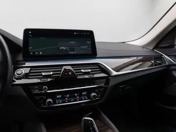 BMW 530e xD LuxuryLine 360 Laser HUD DAB H K ACC AHK