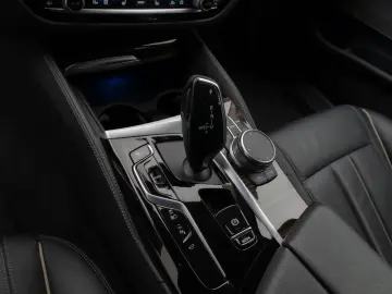 BMW 530e xD LuxuryLine 360 Laser HUD DAB H K ACC AHK