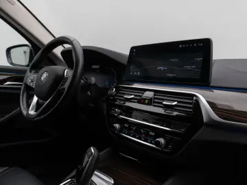 BMW 530e xD LuxuryLine 360 Laser HUD DAB H K ACC AHK