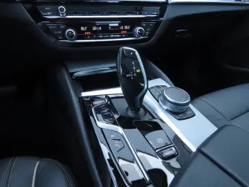 BMW 530e Ambiente Schiebedach Leder