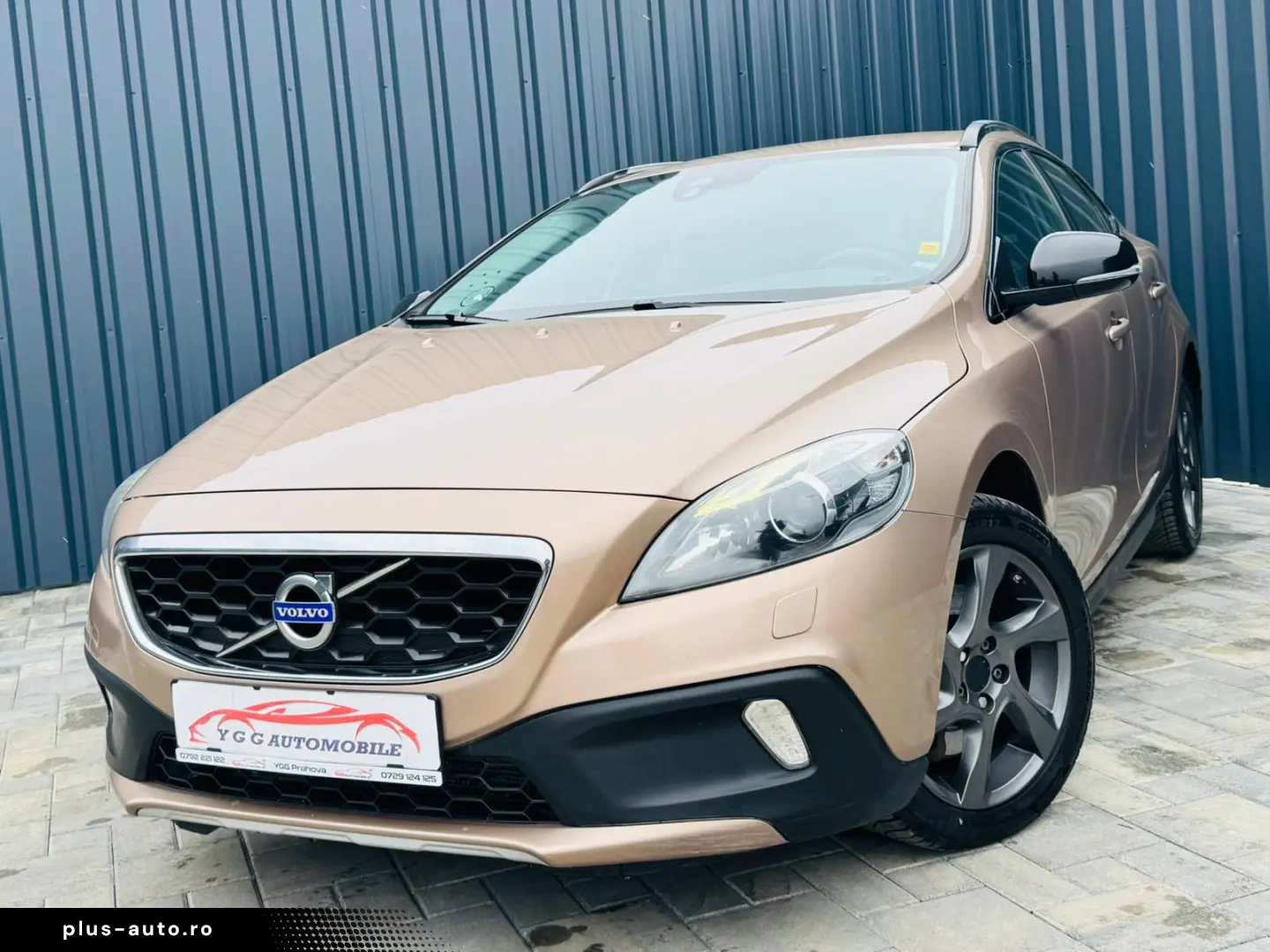 VOLVO V40 CROSS COUNTRY D4   2.0 DIESEL 190CP   FAB 09.2014