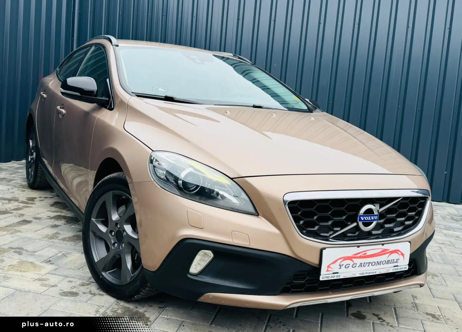 VOLVO V40 CROSS COUNTRY D4   2.0 DIESEL 190CP   FAB 09.2014