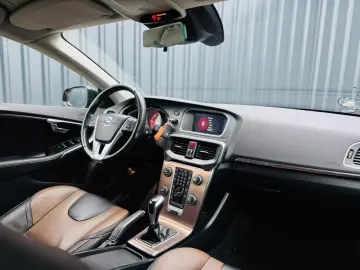 VOLVO V40 CROSS COUNTRY D4   2.0 DIESEL 190CP   FAB 09.2014