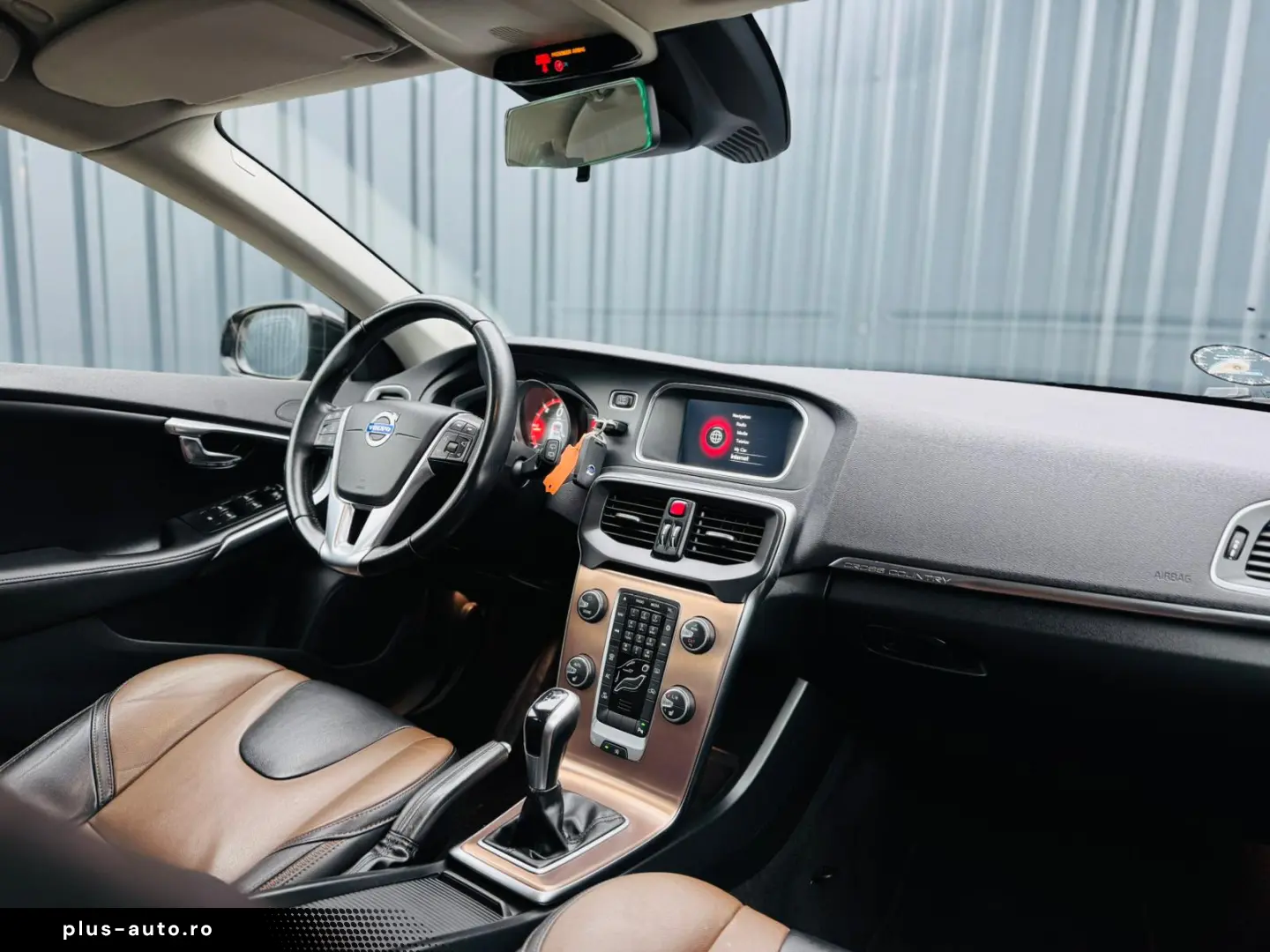 VOLVO V40 CROSS COUNTRY D4   2.0 DIESEL 190CP   FAB 09.2014