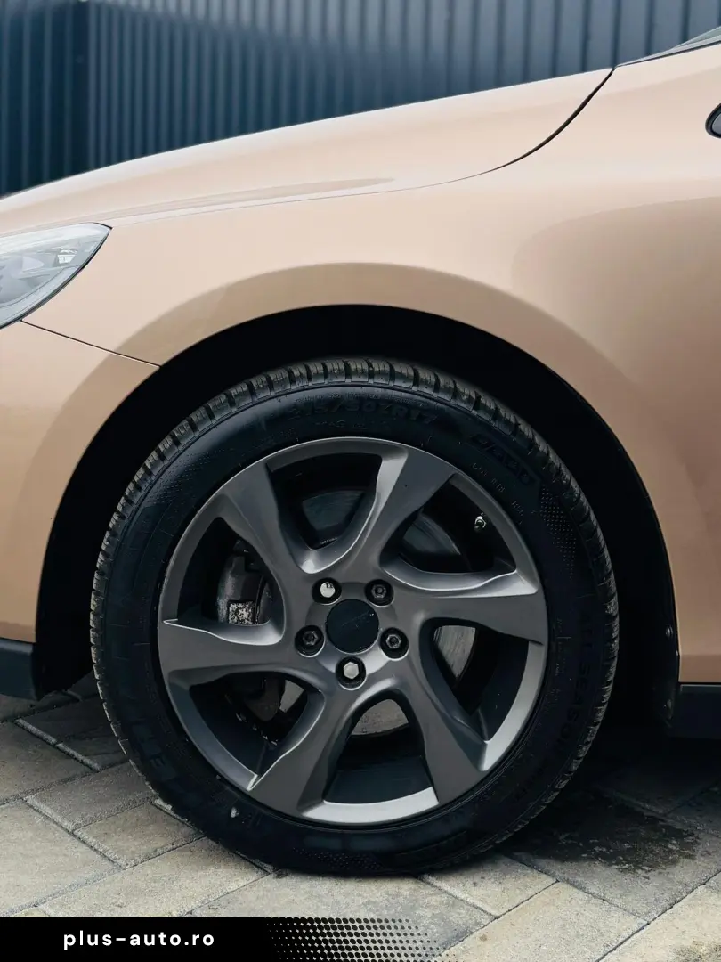 VOLVO V40 CROSS COUNTRY D4   2.0 DIESEL 190CP   FAB 09.2014