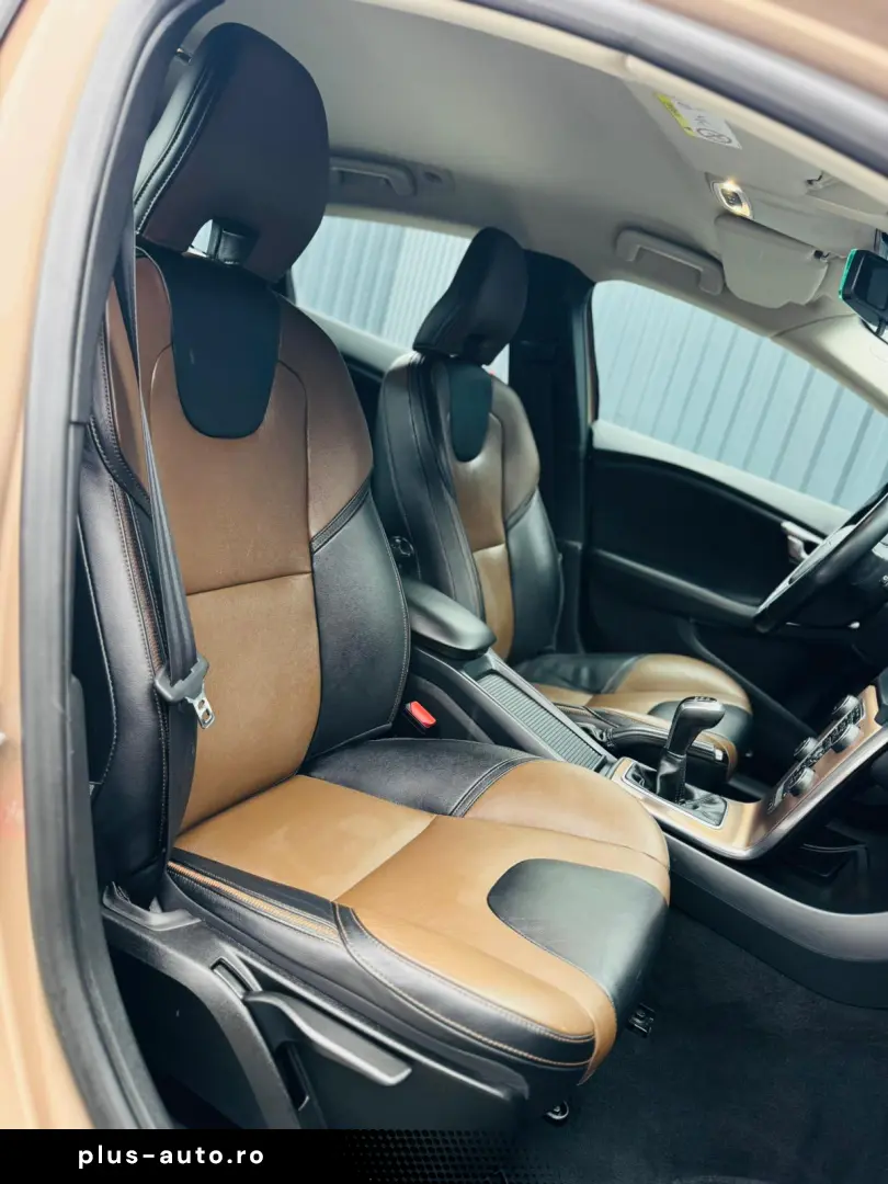 VOLVO V40 CROSS COUNTRY D4   2.0 DIESEL 190CP   FAB 09.2014