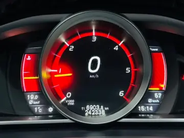 VOLVO V40 CROSS COUNTRY D4   2.0 DIESEL 190CP   FAB 09.2014