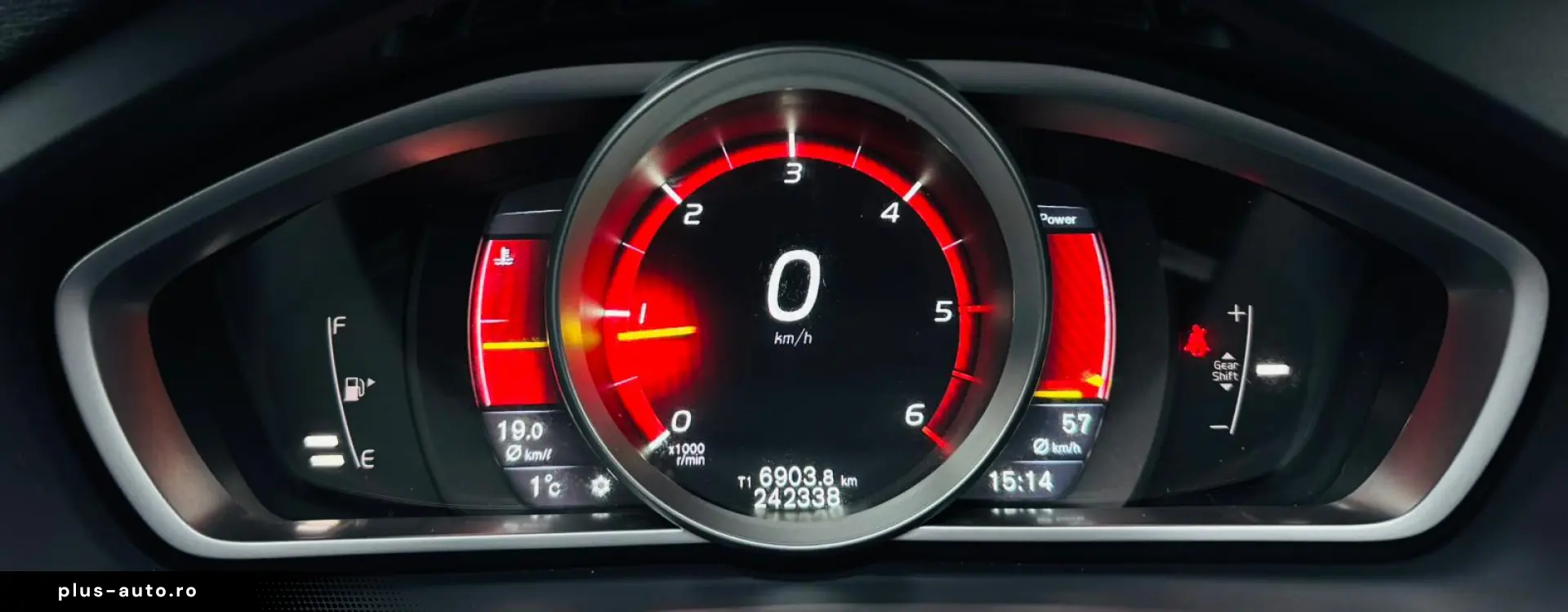 VOLVO V40 CROSS COUNTRY D4   2.0 DIESEL 190CP   FAB 09.2014