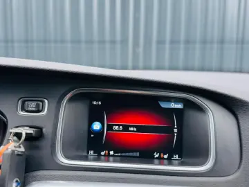 VOLVO V40 CROSS COUNTRY D4   2.0 DIESEL 190CP   FAB 09.2014