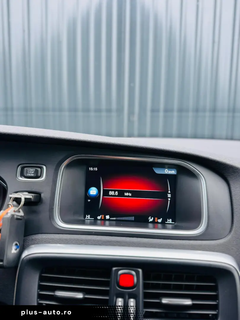 VOLVO V40 CROSS COUNTRY D4   2.0 DIESEL 190CP   FAB 09.2014