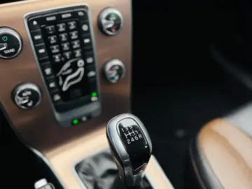 VOLVO V40 CROSS COUNTRY D4   2.0 DIESEL 190CP   FAB 09.2014