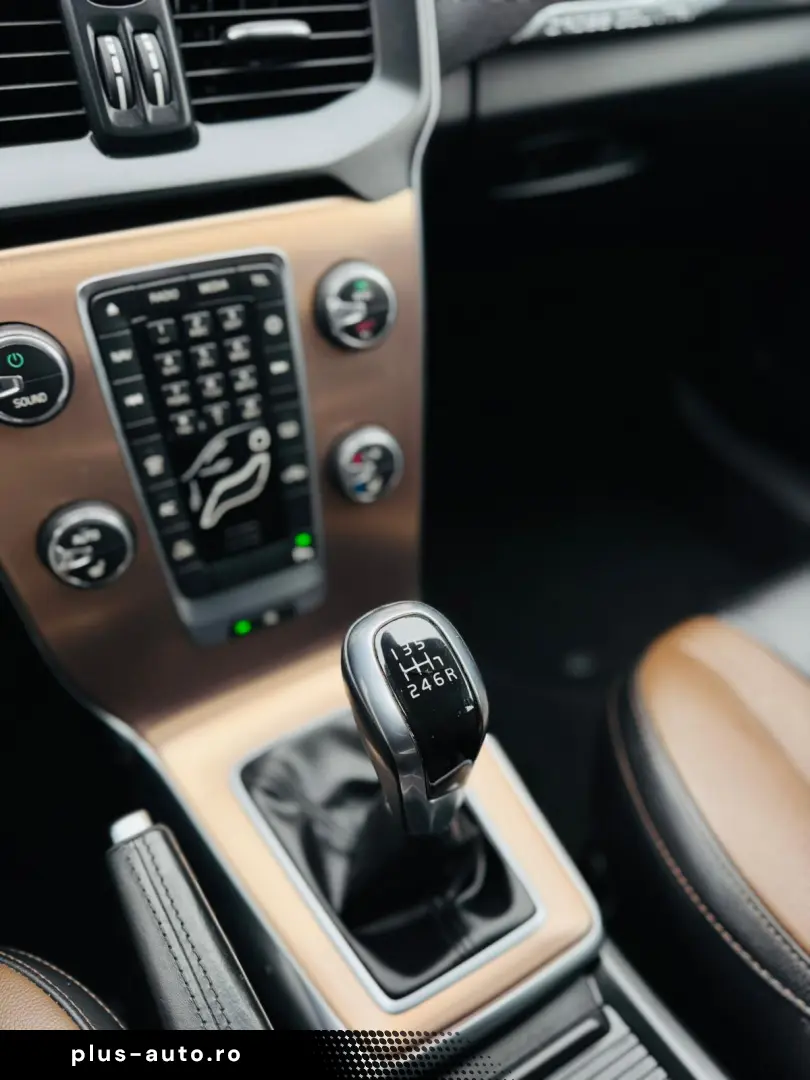 VOLVO V40 CROSS COUNTRY D4   2.0 DIESEL 190CP   FAB 09.2014