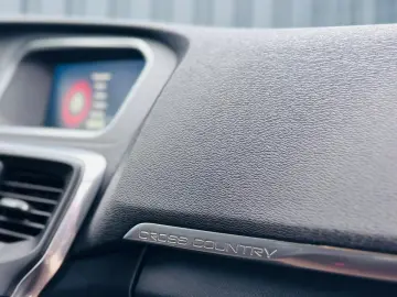 VOLVO V40 CROSS COUNTRY D4   2.0 DIESEL 190CP   FAB 09.2014