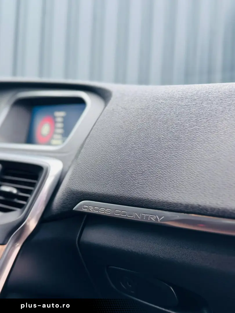 VOLVO V40 CROSS COUNTRY D4   2.0 DIESEL 190CP   FAB 09.2014