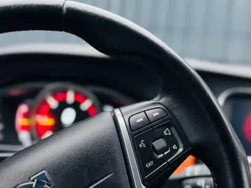 VOLVO V40 CROSS COUNTRY D4   2.0 DIESEL 190CP   FAB 09.2014