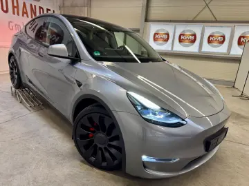 TESLA Model Y Performance Dual AWD 8-fach bereift !