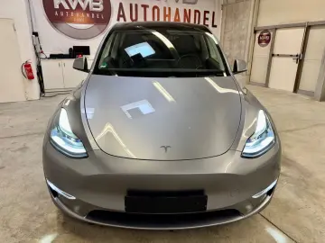 TESLA Model Y Performance Dual AWD 8-fach bereift !