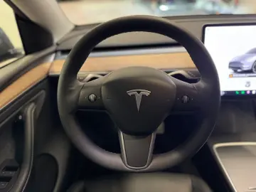 TESLA Model Y Performance Dual AWD 8-fach bereift !