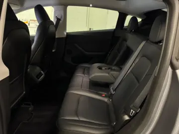 TESLA Model Y Performance Dual AWD 8-fach bereift !