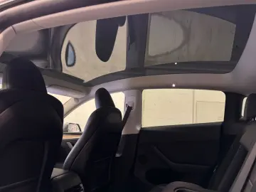 TESLA Model Y Performance Dual AWD 8-fach bereift !