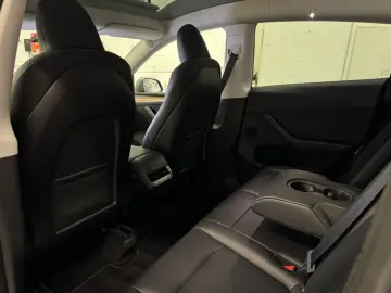 TESLA Model Y Performance Dual AWD 8-fach bereift !