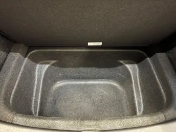 TESLA Model Y Performance Dual AWD 8-fach bereift !