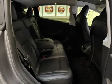 TESLA Model Y Performance Dual AWD 8-fach bereift !