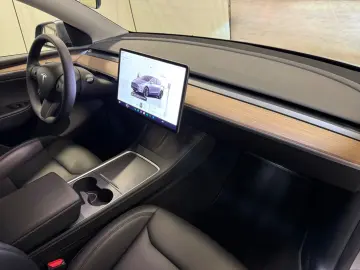 TESLA Model Y Performance Dual AWD 8-fach bereift !