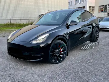 TESLA Model Y Performance AWD 8-fach bereift auf 20