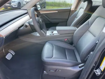 TESLA Model Y Performance AWD 8-fach bereift auf 20