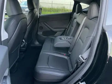 TESLA Model Y Performance AWD 8-fach bereift auf 20