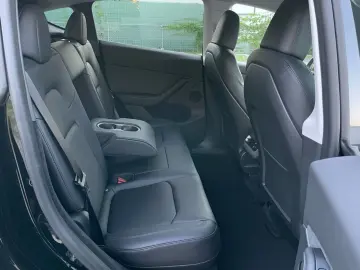 TESLA Model Y Performance AWD 8-fach bereift auf 20