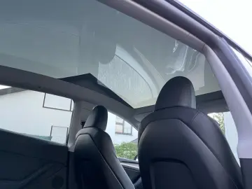 TESLA Model Y Performance AWD 8-fach bereift auf 20