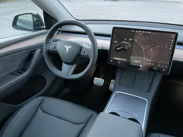 TESLA Model Y Performance AWD 8-fach bereift auf 20