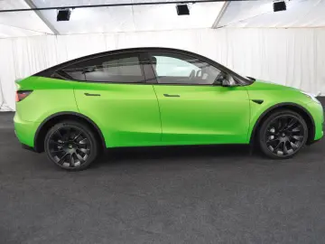 TESLA Model Y Long Range AWD 20-Zoll W-Reifen PDC VAT